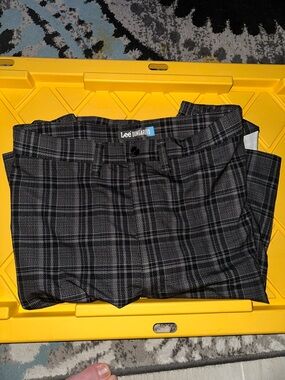Like New Big & Tall Lee Dungarees Gray and Black Plaid Mens Cargo Shorts 54